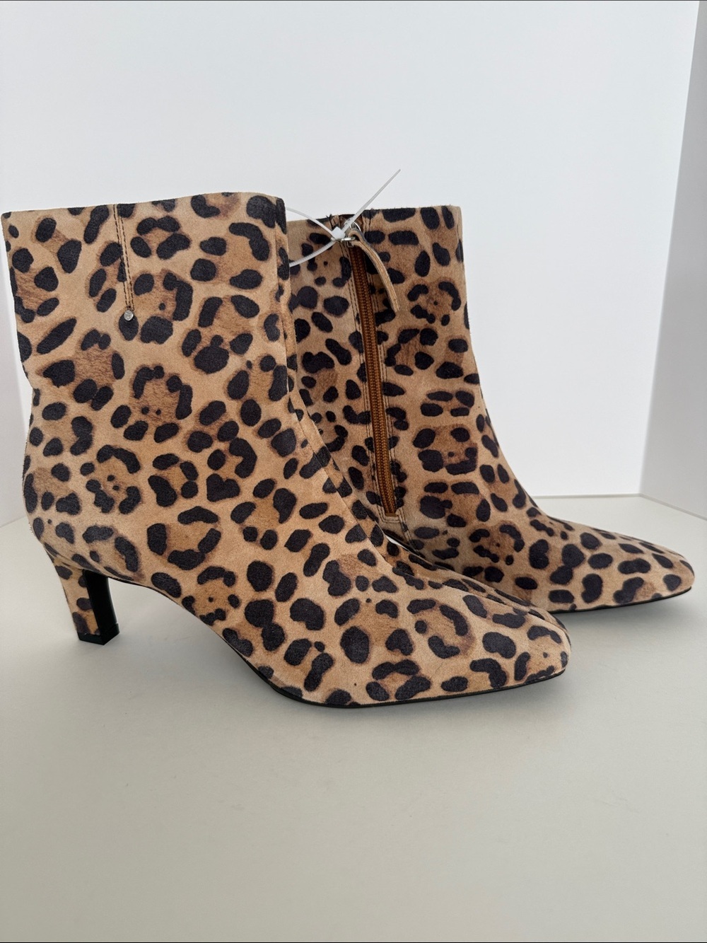 NWOT Franco Sarto Leopard Print Calf Hair Pointed Toe Kitten Heel Ankle Boots 8